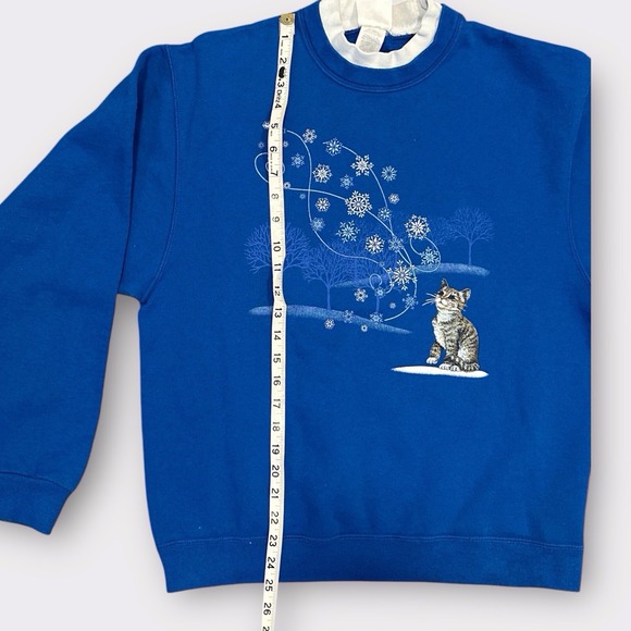 Vintage Blue Cat Snowflake Sweatshirt Medium Winter Kitten Graphic Pullover 90's - Picture 5 of 8
